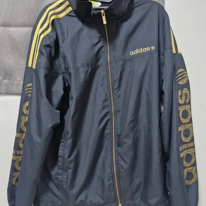 [BUNJANG] Adidas Windbreaker Jacket Black Gold L / 일본 아디다스 바람막이 져지 검골 L