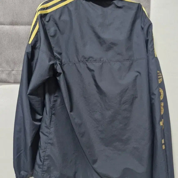 [BUNJANG] Adidas Windbreaker Jacket Black Gold L / 일본 아디다스 바람막이 져지 검골 L