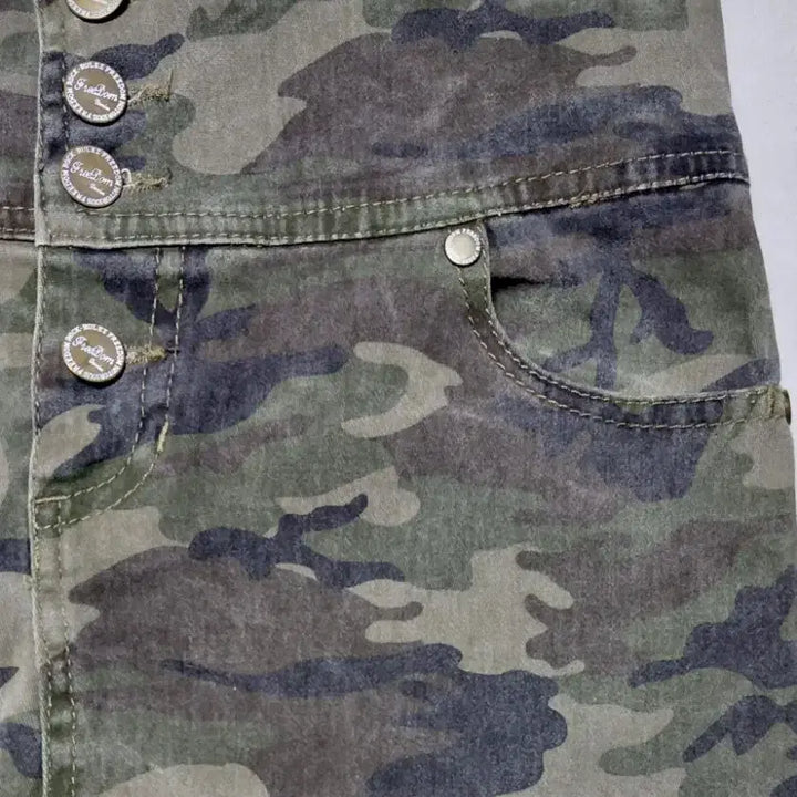 [BUNJANG] Sorridere Camouflage High-Waist Mini Skirt (M) / [Sorridere] 뒷밴딩 카모 4버튼 하이웨이스트 스커트 (M)
