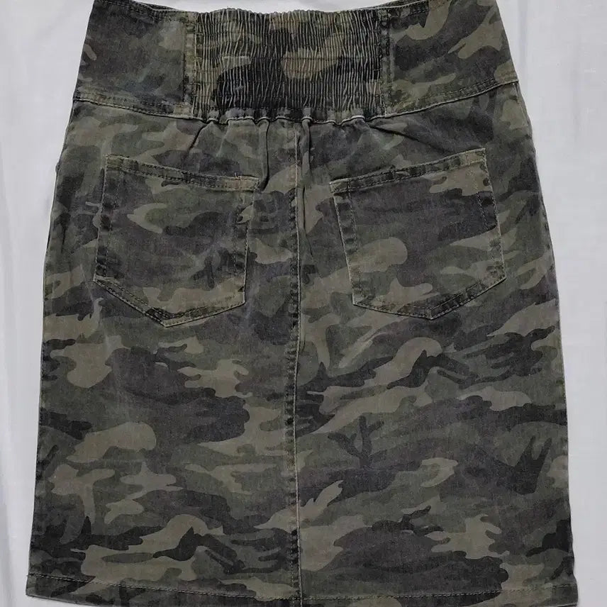 [BUNJANG] Sorridere Camouflage High-Waist Mini Skirt (M) / [Sorridere] 뒷밴딩 카모 4버튼 하이웨이스트 스커트 (M)
