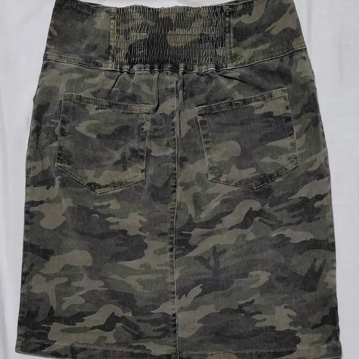 [BUNJANG] Sorridere Camouflage High-Waist Mini Skirt (M) / [Sorridere] 뒷밴딩 카모 4버튼 하이웨이스트 스커트 (M)