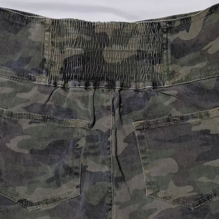 [BUNJANG] Sorridere Camouflage High-Waist Mini Skirt (M) / [Sorridere] 뒷밴딩 카모 4버튼 하이웨이스트 스커트 (M)