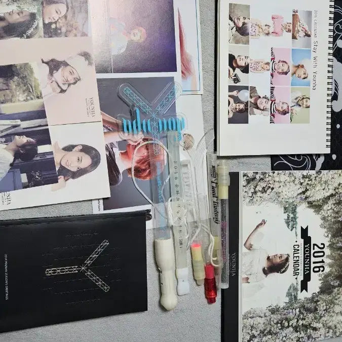 [BUNJANG] Younha Merchandise Bundle (Calendar, Lightstick, Photocard, Notebook) / 윤하 굿즈일괄 (캘린더 응원봉 포토카드 수첩 등)