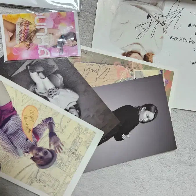 [BUNJANG] Younha Merchandise Bundle (Calendar, Lightstick, Photocard, Notebook) / 윤하 굿즈일괄 (캘린더 응원봉 포토카드 수첩 등)