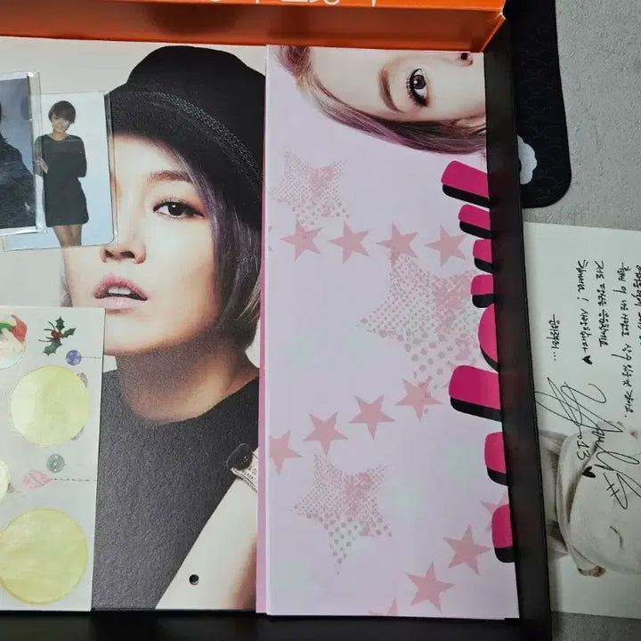 [BUNJANG] Younha Merchandise Bundle (Calendar, Lightstick, Photocard, Notebook) / 윤하 굿즈일괄 (캘린더 응원봉 포토카드 수첩 등)