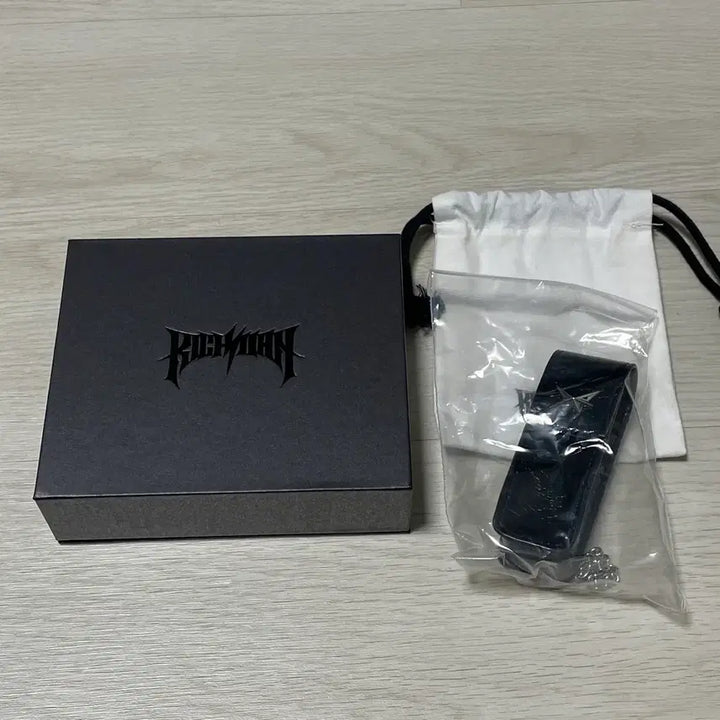 [BUNJANG] aespa Winter Richman Keyring Case / 에스파 윈터 리치맨 키링 케이스