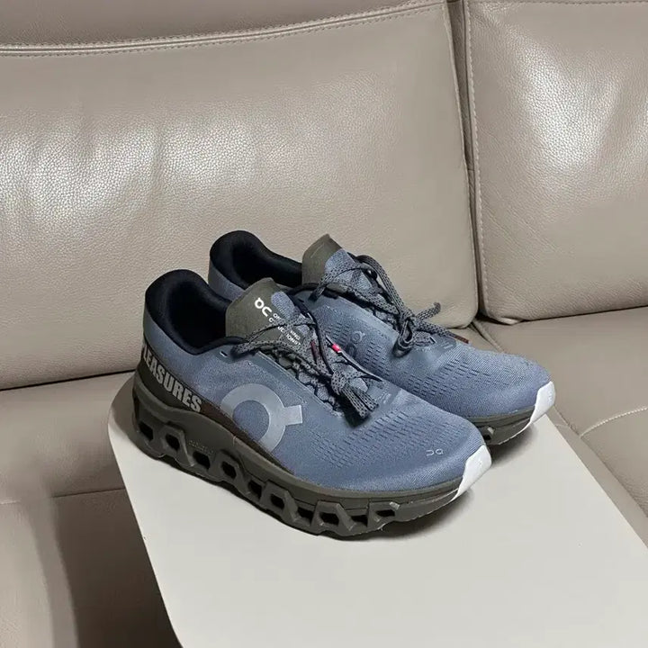 [BUNJANG] On Cloudmonster PLEASURES Collaboration Sneakers Size 290 / 290 온러닝 클라우드 몬스터 PLEASURES 콜라보