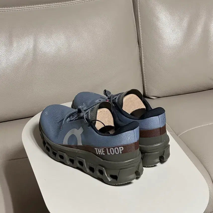 [BUNJANG] On Cloudmonster PLEASURES Collaboration Sneakers Size 290 / 290 온러닝 클라우드 몬스터 PLEASURES 콜라보