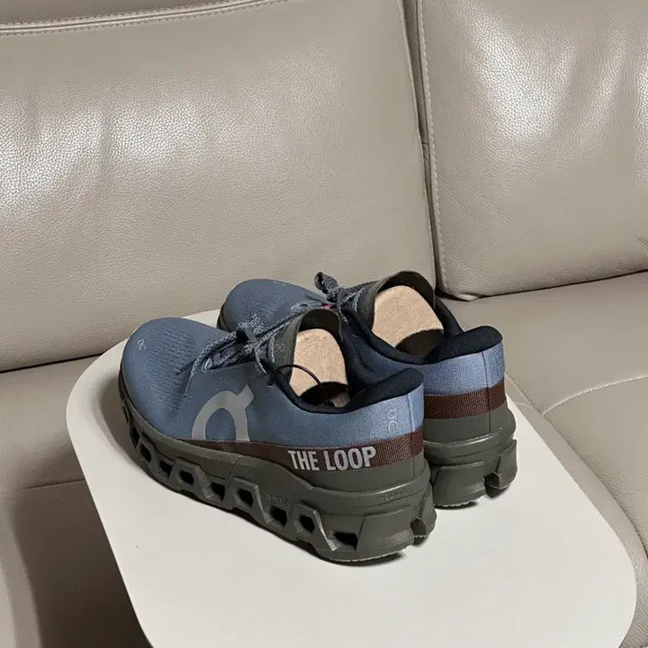 [BUNJANG] On Cloudmonster PLEASURES Collaboration Sneakers Size 290 / 290 온러닝 클라우드 몬스터 PLEASURES 콜라보