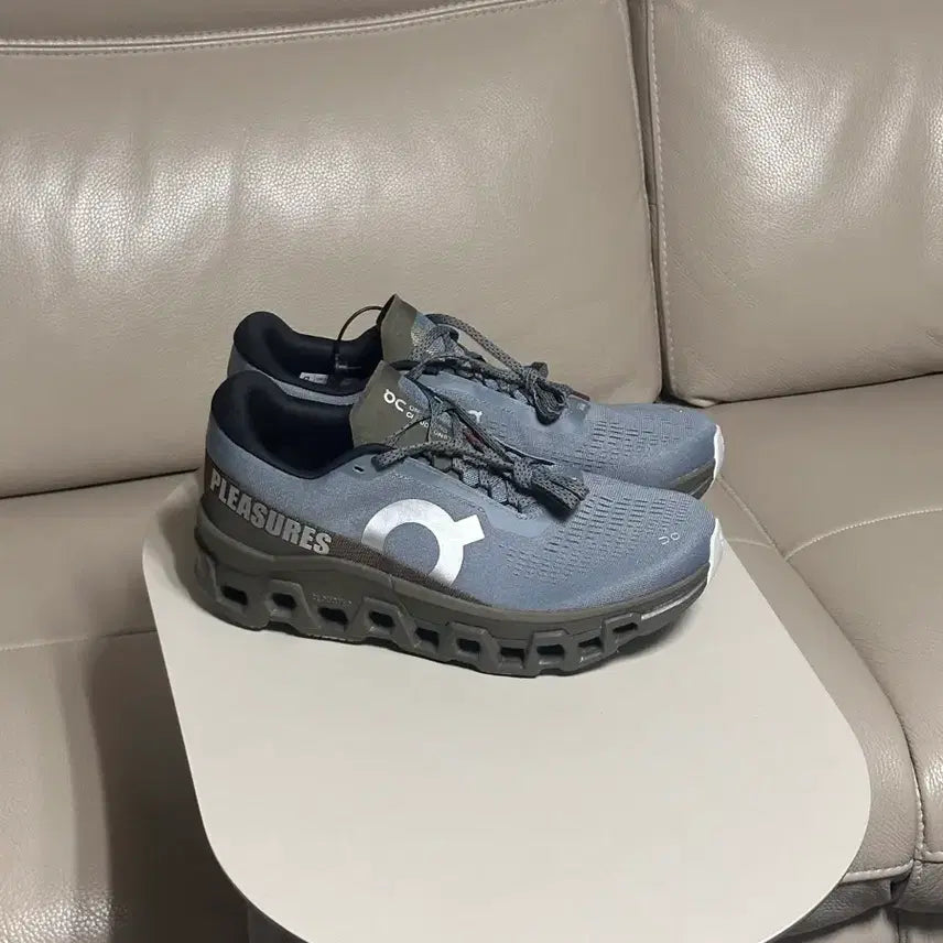 [BUNJANG] On Cloudmonster PLEASURES Collaboration Sneakers Size 290 / 290 온러닝 클라우드 몬스터 PLEASURES 콜라보