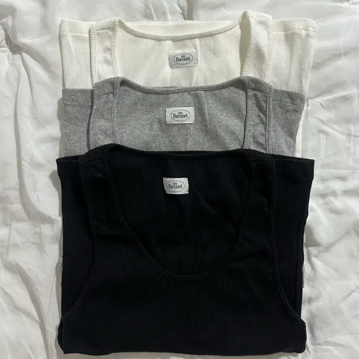 [BUNJANG] The Barnnet U-Neck Ribbed Tank Top 3-Pack / 더바넷 3-Pack U-Neck Ribbed Tank Top 슬리브리스