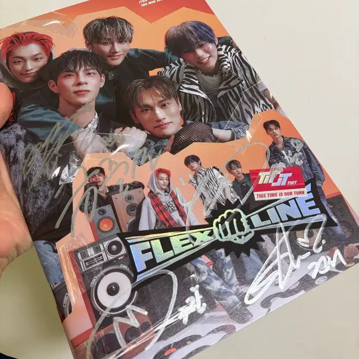 [BUNJANG] Tiot Signed Album / Tiot 싸인 앨범..? 판매합니다