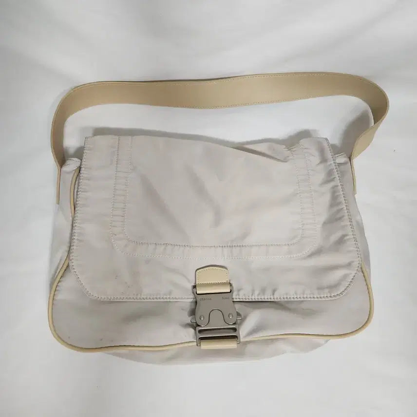 [BUNJANG] Matinkim J420 Nylon Buckle Shoulder Bag / J420 마땡킴 버클 나일론 숄더백