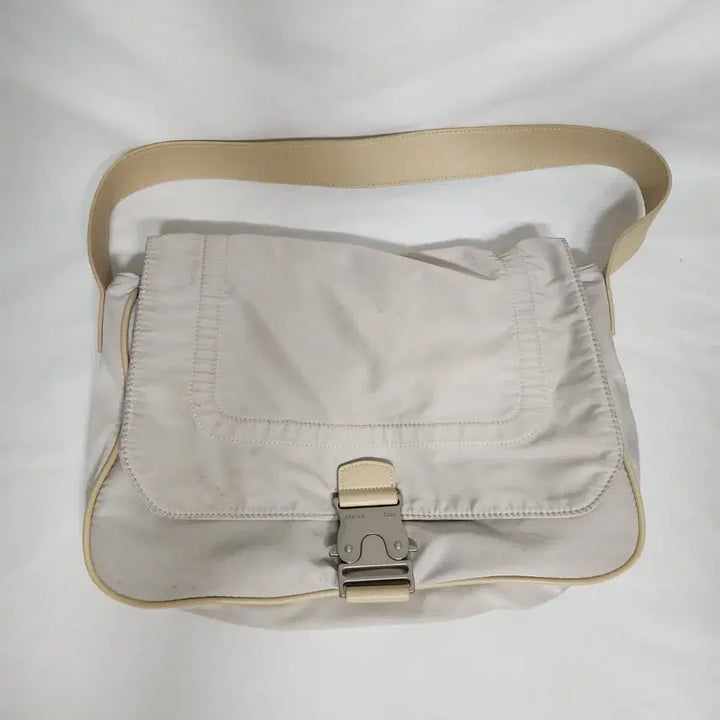[BUNJANG] Matinkim J420 Nylon Buckle Shoulder Bag / J420 마땡킴 버클 나일론 숄더백