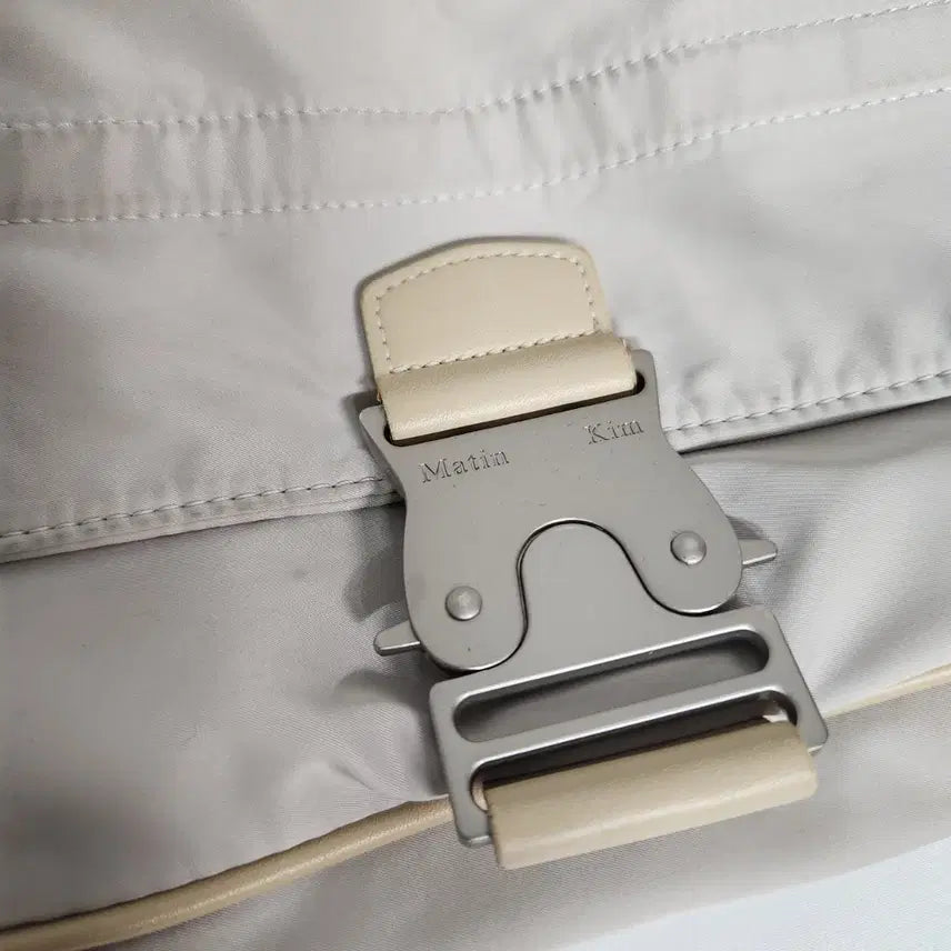 [BUNJANG] Matinkim J420 Nylon Buckle Shoulder Bag / J420 마땡킴 버클 나일론 숄더백