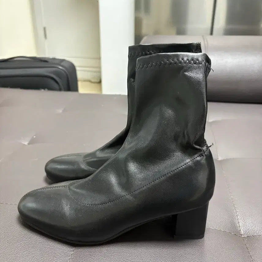 [BUNJANG] Ablaei Leather Heeled Boots / 에이블리 레더 굽 부츠