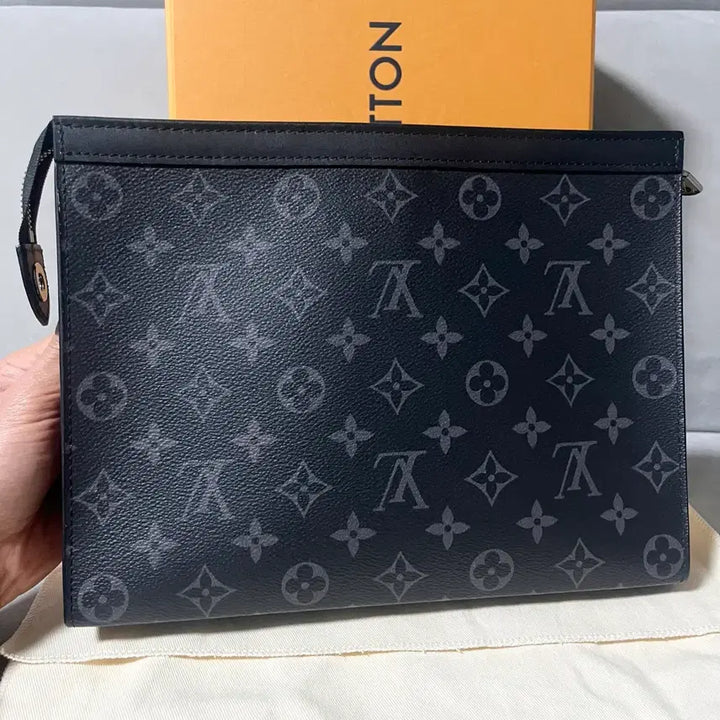 [BUNJANG] Louis Vuitton Eclipse Pochette Voyage Clutch / [새상품급] 루이비통 이클립스 포쉐트 보야주 클러치