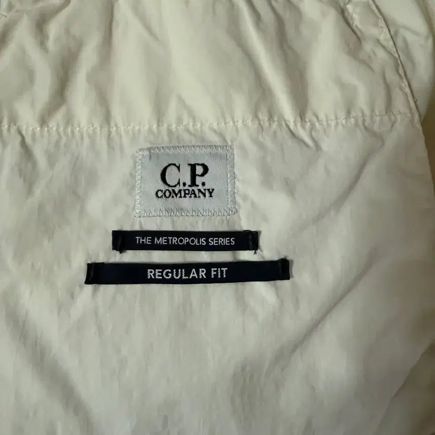 [SOLD OUT] (새제품) CP컴퍼니 플랫나일론 트랙 팬츠