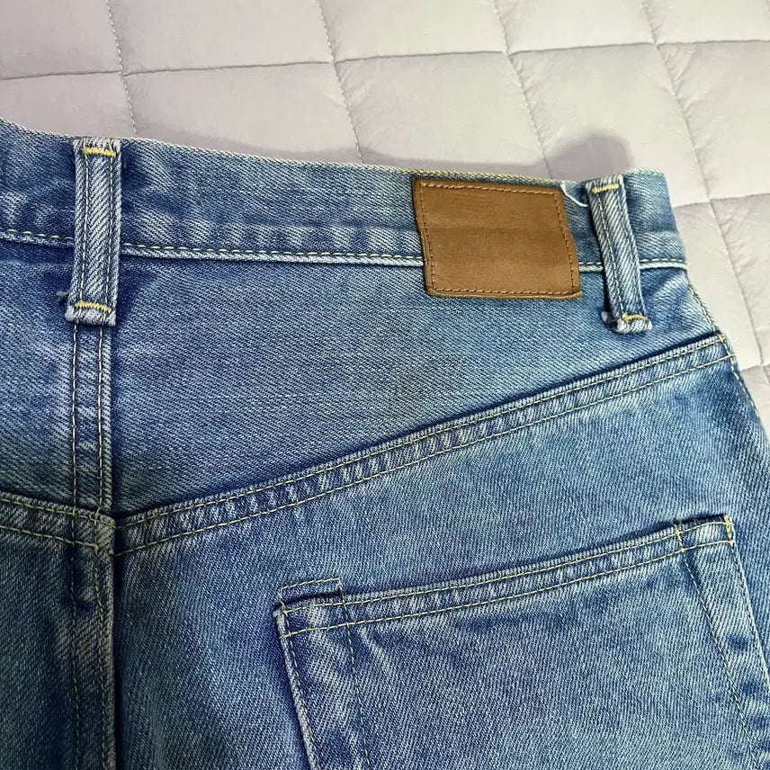 [BUNJANG] Hatski Wide Tapered Denim Jeans Ice Blue / [1] 하츠키 와이드 테이퍼드 데님 Ice Blue