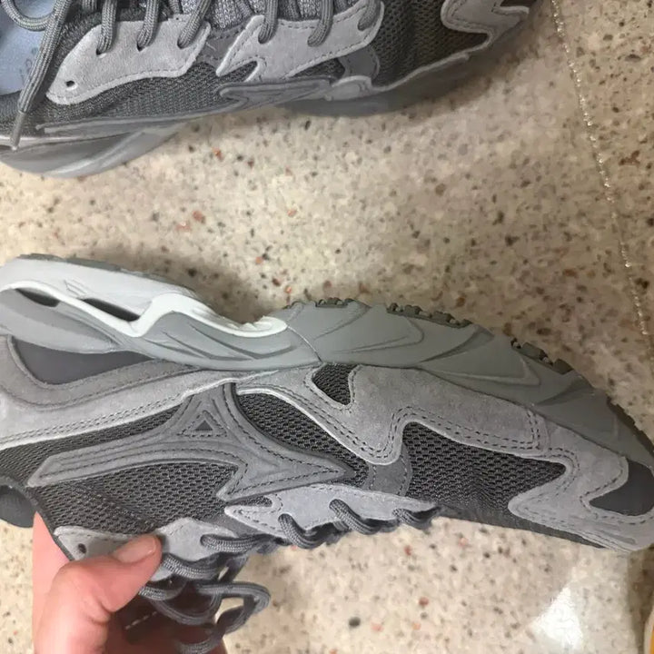 [BUNJANG] Mizuno Slow Steady Club Collaboration Sneakers / 미즈노 슬로우스테디클럽 콜라보 250