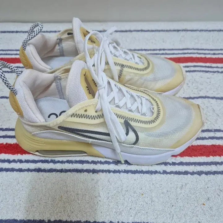 [BUNJANG] Nike Air Max 2090 Sneakers / 나이키 에어맥스 2090 235사이즈