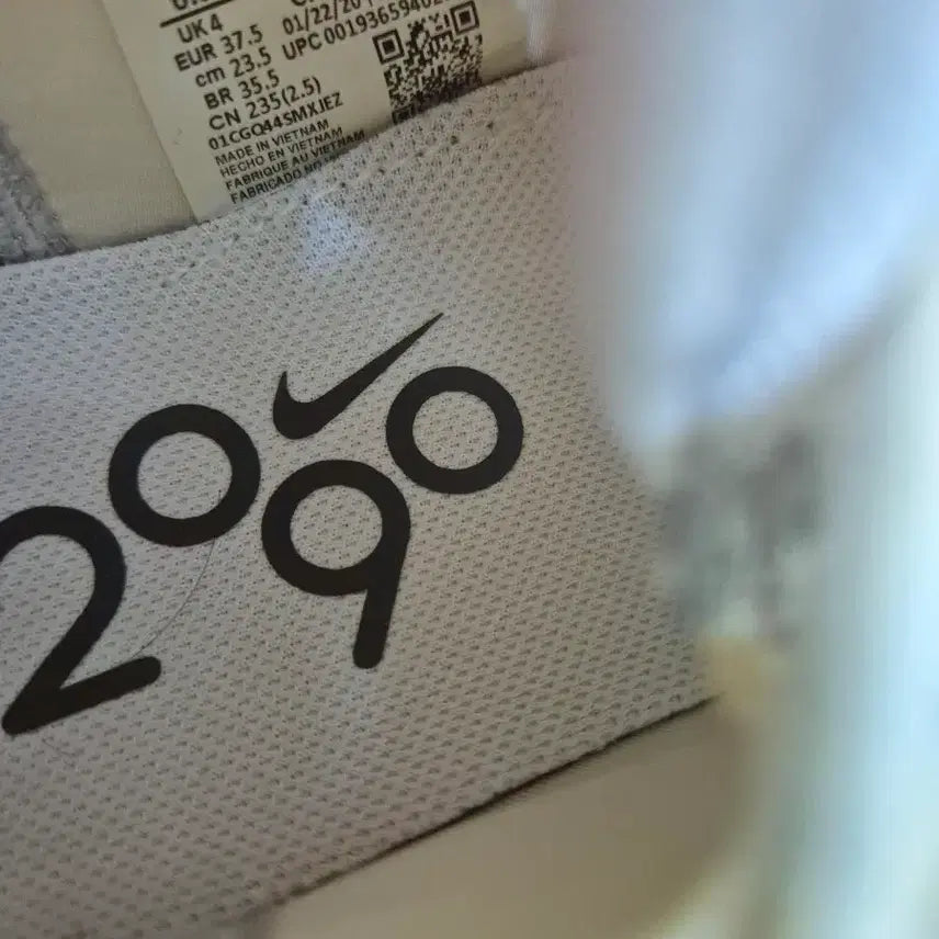 [BUNJANG] Nike Air Max 2090 Sneakers / 나이키 에어맥스 2090 235사이즈