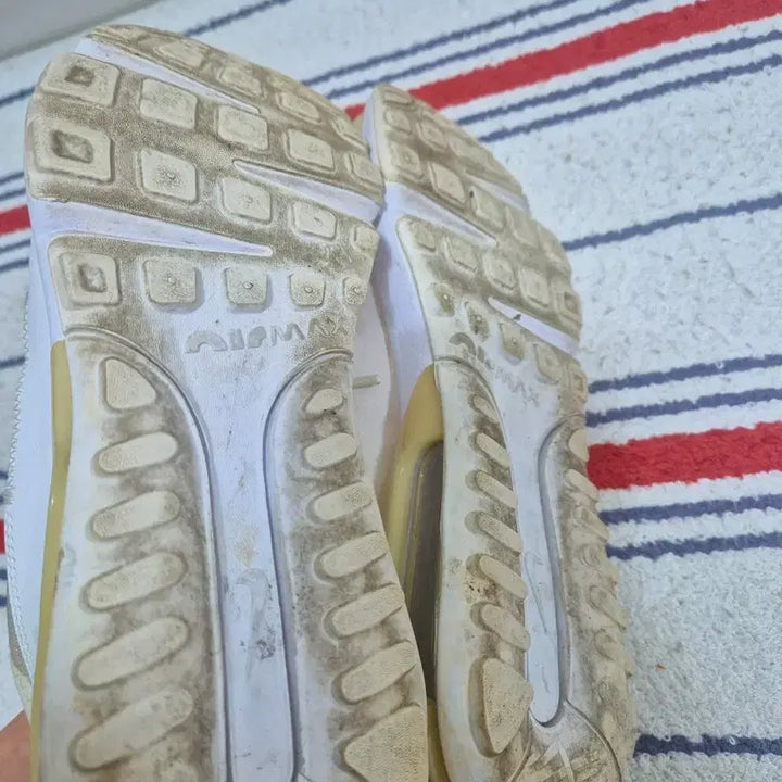 [BUNJANG] Nike Air Max 2090 Sneakers / 나이키 에어맥스 2090 235사이즈