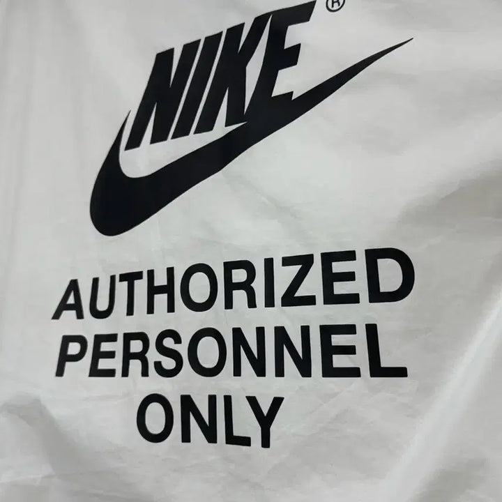 [SOLD OUT] 나이키 퍼스널 바람막이 자켓 화이트