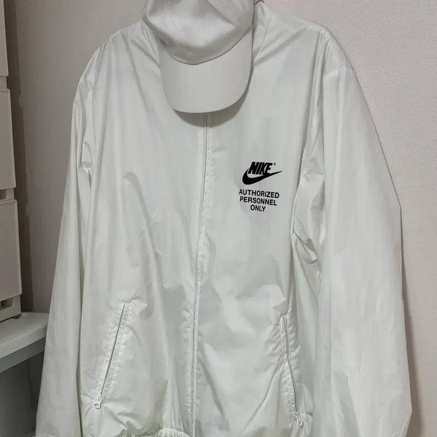[SOLD OUT] 나이키 퍼스널 바람막이 자켓 화이트