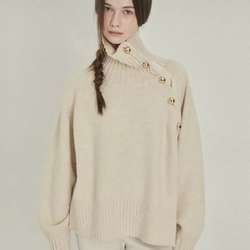 [BUNJANG] Romance Chic Gold Button Neck Knit Sweater / [김유정 착용] 로맨시크 골드 버튼 넥 니트