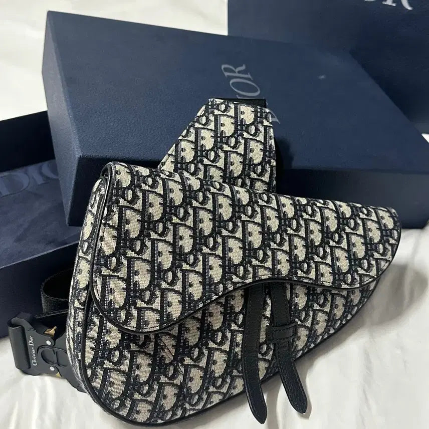 [BUNJANG] Dior Oblique Saddle Bag Medium / 디올 오블리크 새들백 M 미디움