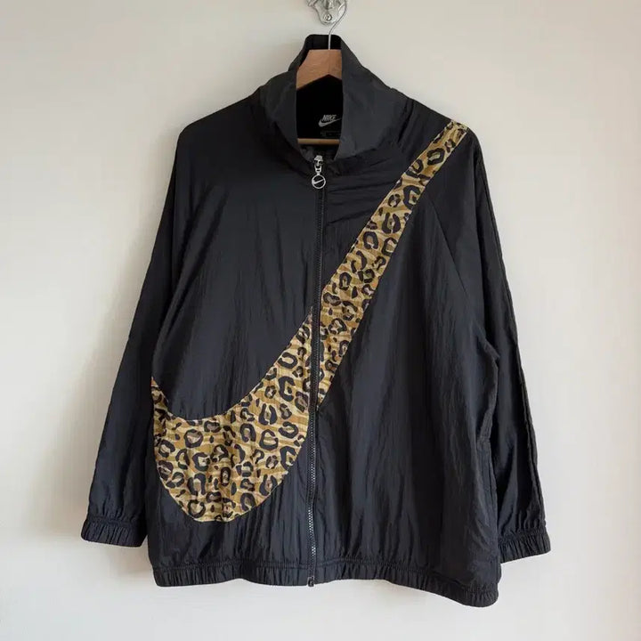[BUNJANG] Nike Leopard Big Swoosh Windbreaker / 나이키(NIKE) 레오파드 빅 스우시 윈드 브레이커