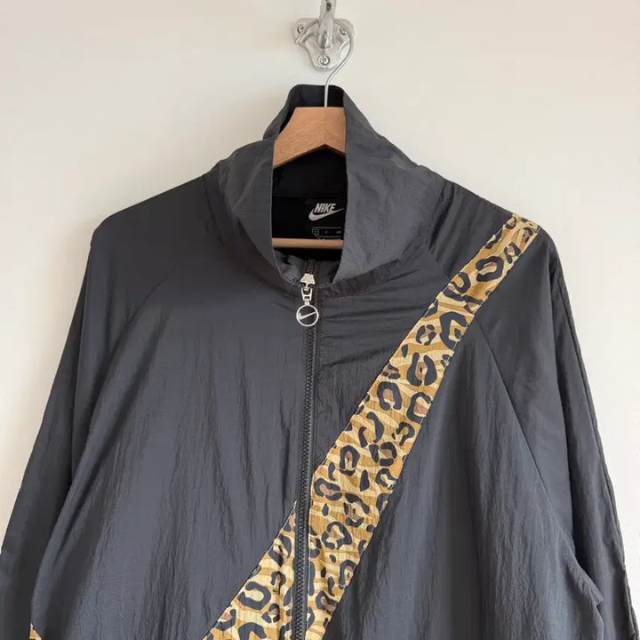 [BUNJANG] Nike Leopard Big Swoosh Windbreaker / 나이키(NIKE) 레오파드 빅 스우시 윈드 브레이커