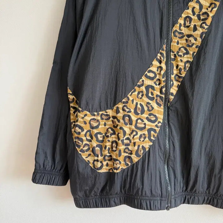 [BUNJANG] Nike Leopard Big Swoosh Windbreaker / 나이키(NIKE) 레오파드 빅 스우시 윈드 브레이커