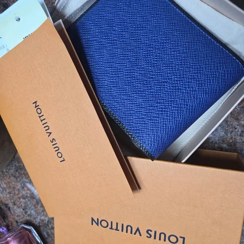 [BUNJANG] Louis Vuitton Multiple Wallet Taiga Leather Blue Men&