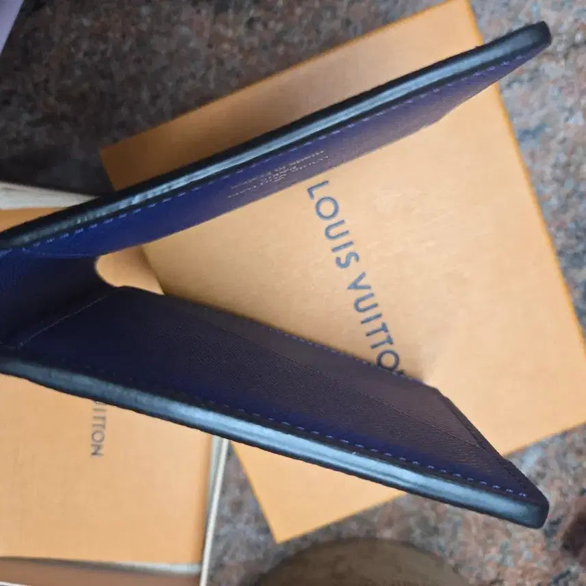 [BUNJANG] Louis Vuitton Multiple Wallet Taiga Leather Blue Men&