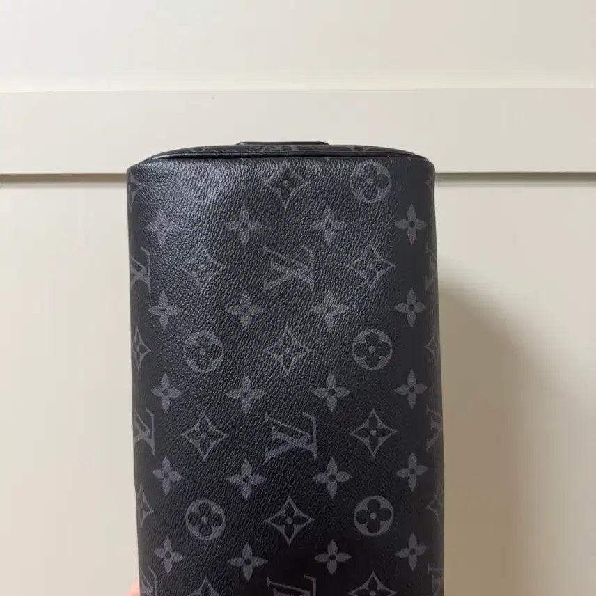 [BUNJANG] Louis Vuitton Eclipse Dopp Kit Clutch / 25년식 루이비통 이클립스 돕키트