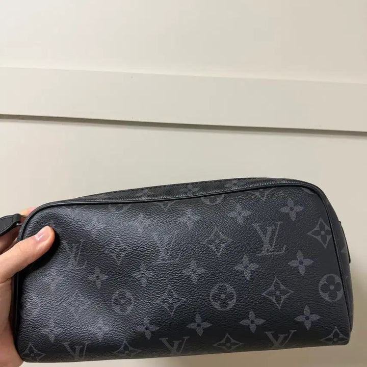 [BUNJANG] Louis Vuitton Eclipse Dopp Kit Clutch / 25년식 루이비통 이클립스 돕키트