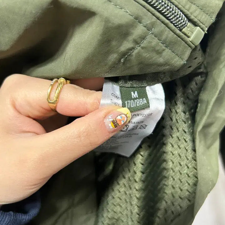 [BUNJANG] Khaki Hooded Windbreaker Jacket M / 카키색 후드 바람막이 점퍼 M