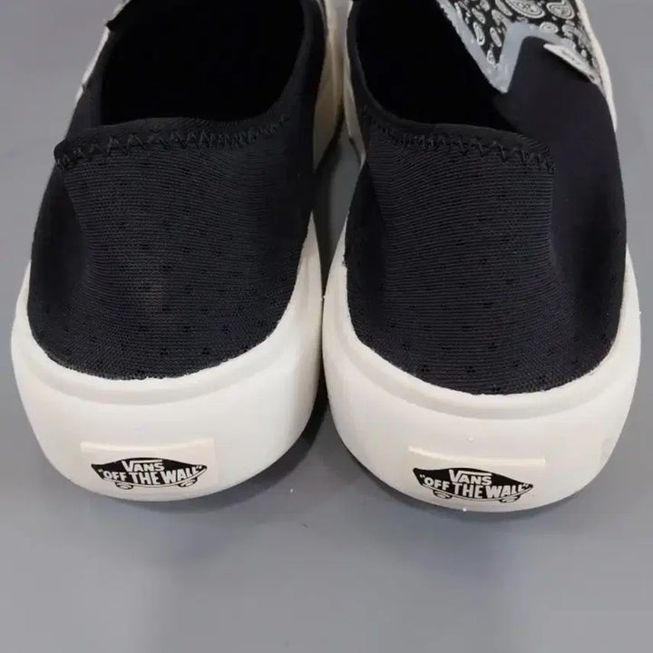 [SOLD OUT] (새상품) 반스 컴피쿠시원 반다나 / 반스 컴피쿠시원 265 / 반스신발