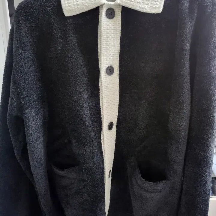 [SOLD OUT] 26SS 시스템옴므 콘트라스트 칼라 니트 가디건 블랙 새상품 팝니다.
