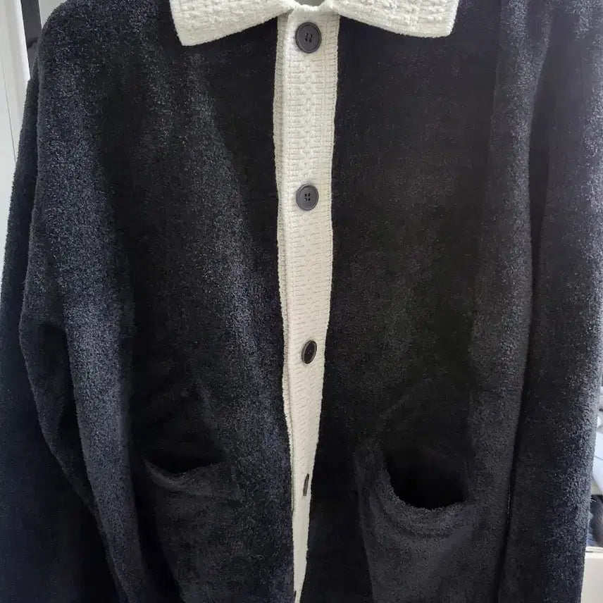 [SOLD OUT] 26SS 시스템옴므 콘트라스트 칼라 니트 가디건 블랙 새상품 팝니다.