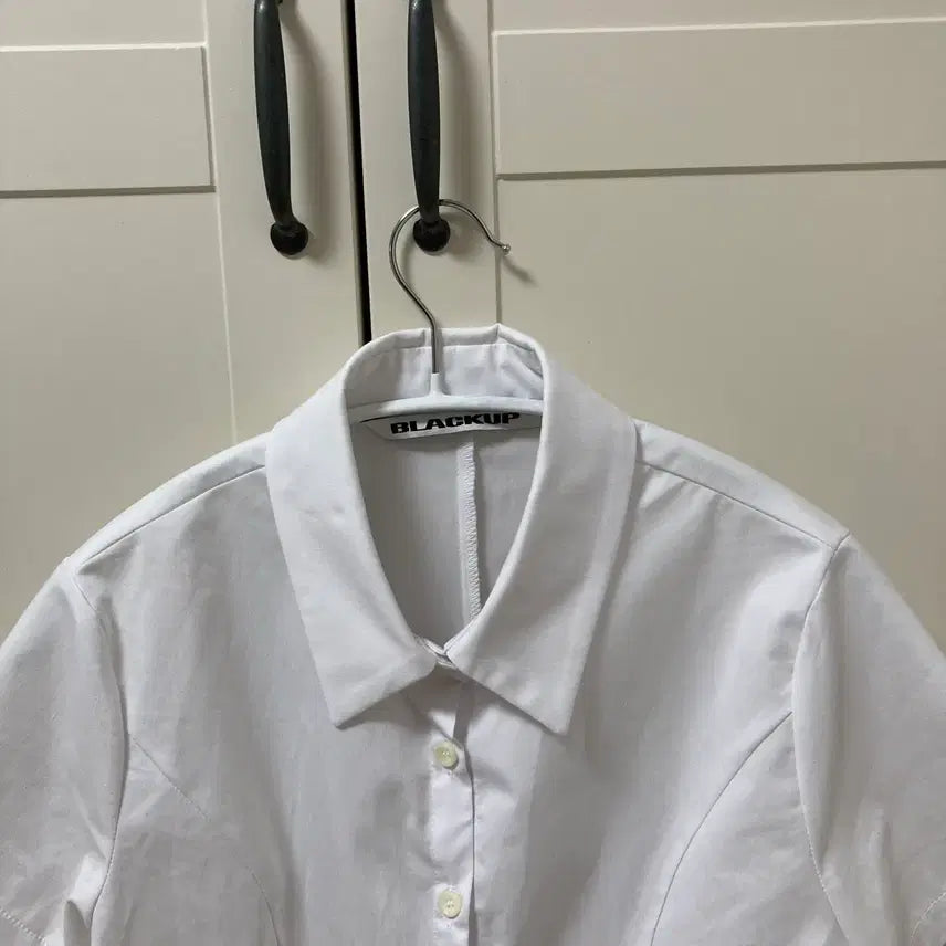 [SOLD OUT] 블랙업 크롭 반팔셔츠