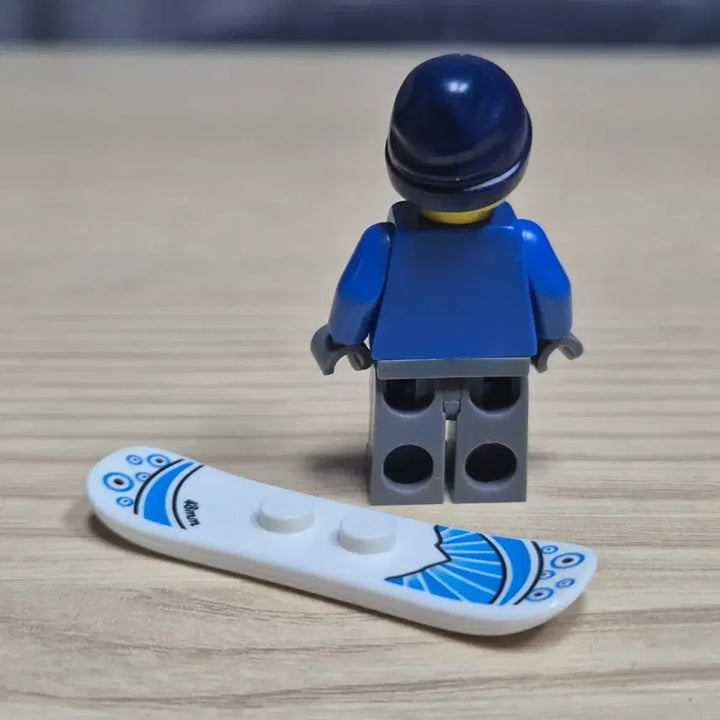 [BUNJANG] Lego 8805 Snowboarder Minifigure / 레고 8805 스노우 보더 미니피규어 (스노우 보드 약간 변색)