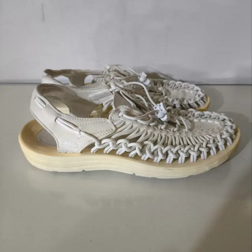 [BUNJANG] Kin Unique Sandals / 260mm 킨 유니크샌들