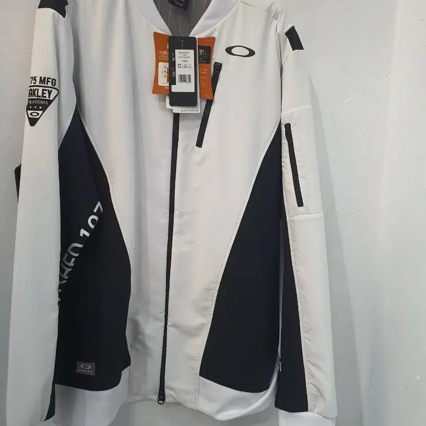 [BUNJANG] Oakley White/Black Zip-up Jacket / 오클리 화이트/블랙 집업자켓