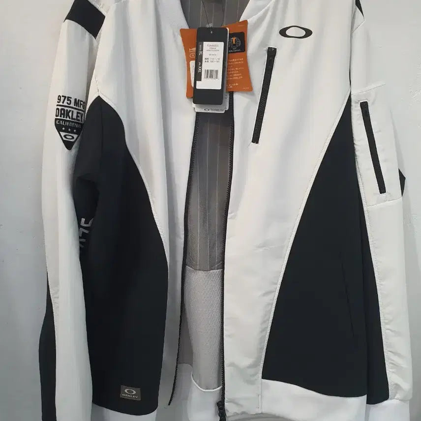 [BUNJANG] Oakley White/Black Zip-up Jacket / 오클리 화이트/블랙 집업자켓