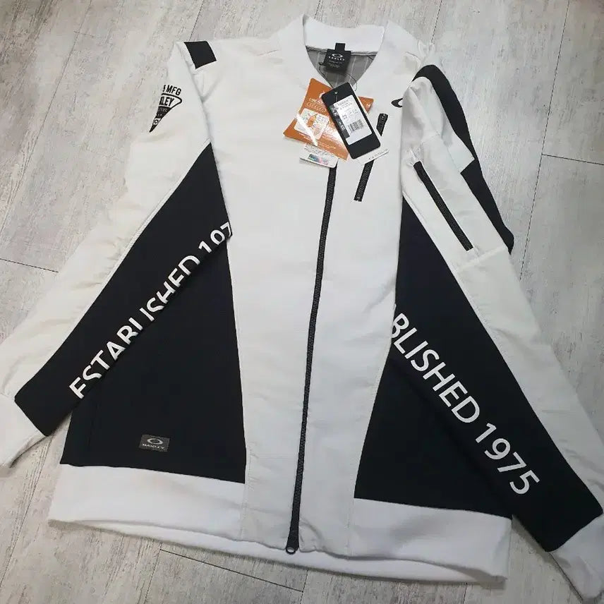 [BUNJANG] Oakley White/Black Zip-up Jacket / 오클리 화이트/블랙 집업자켓