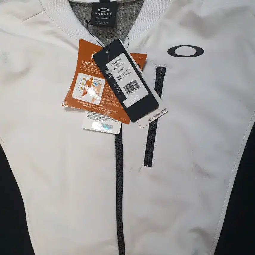 [BUNJANG] Oakley White/Black Zip-up Jacket / 오클리 화이트/블랙 집업자켓