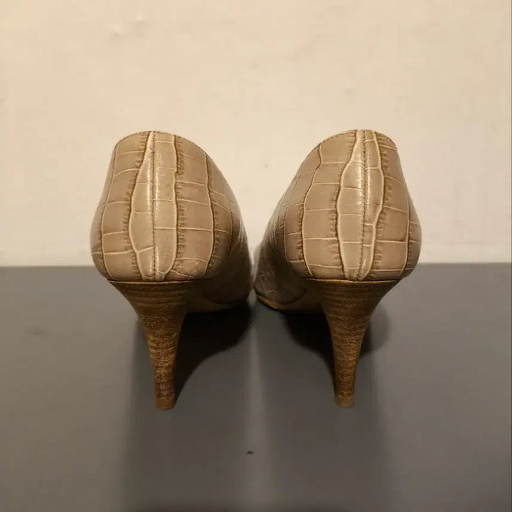 [BUNJANG] Escada 245mm 37.5 Heels / 245mm 37.5 에스까다 구두 힐